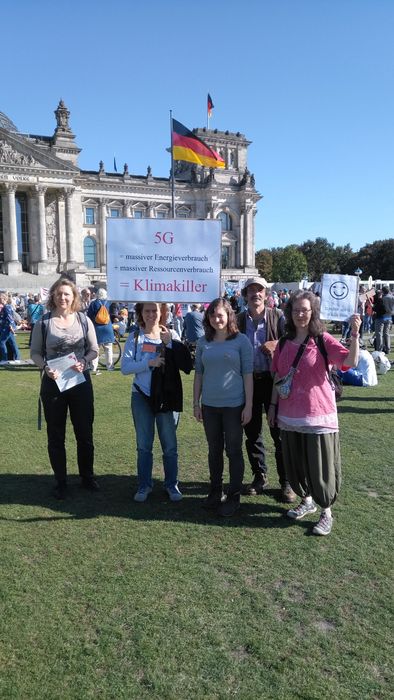 Mitglieder der 5G-Initiative Lippe bei Demo in Berlin