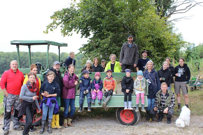 Einheitsbuddeln im Waldgarten Lilienbusch in Lage-Hagen