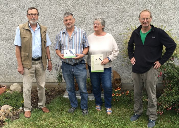 Auszeichnung für Heike und Dieter Buschmeier aus Lemgo-Voßheide für ein "Schwalbenfreundliches Haus"